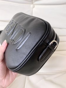 頂級高仿香港芬迪男包相機包