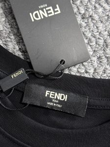頂級版本FENDI芬迪印花圖案高仿短袖衣服黑色打底衫