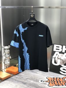 太帥氣的撞色印花芬迪FENDI2024新品高仿圓領T恤衫男