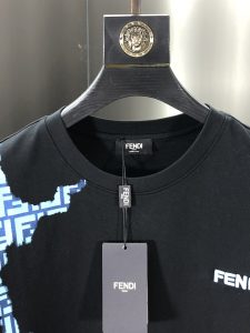 太帥氣的撞色印花芬迪FENDI2024新品高仿圓領T恤衫男