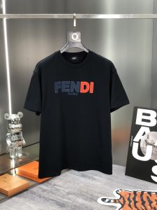 完美的黑色FENDI芬迪高仿圓領短袖T恤衫專櫃同步