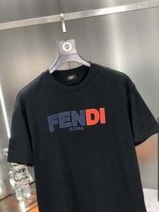 完美的黑色FENDI芬迪高仿圓領短袖T恤衫專櫃同步