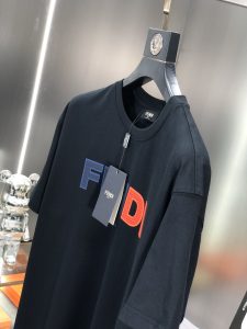 完美的黑色FENDI芬迪高仿圓領短袖T恤衫專櫃同步