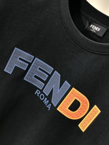 完美的黑色FENDI芬迪高仿圓領短袖T恤衫專櫃同步