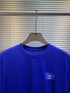 醒目的藍色 芬迪圓領短袖T恤男裝高仿修身衣服