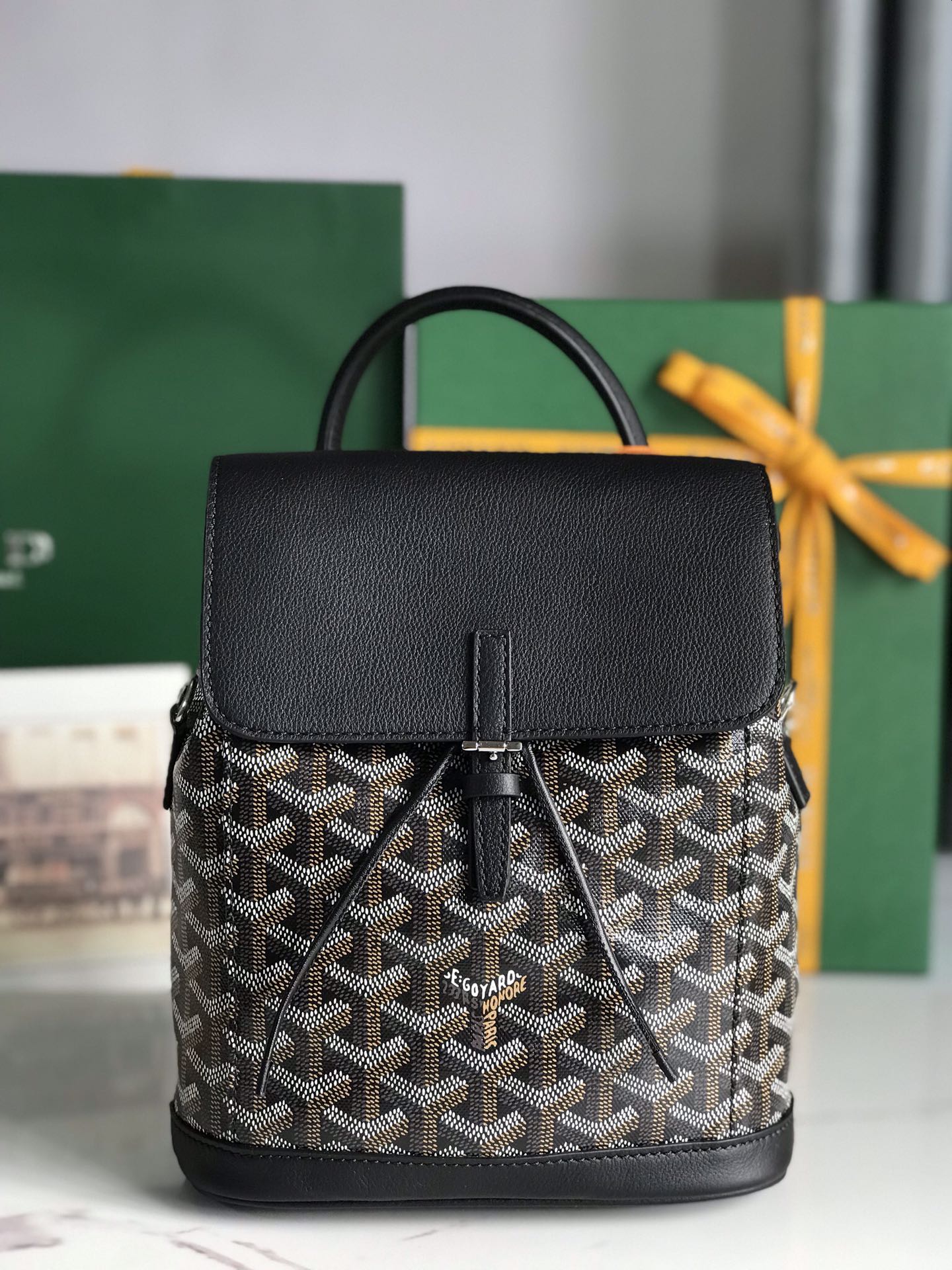 goyard202404145300002.jpg 高仿奢侈品GOYARD高雅德包 Goyardine帆布 Alpin迷你雙肩包揹包 黑