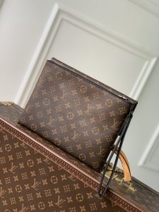 太漂亮了 2024新品 LV 高仿包包 Pochette S-Lock 手提包 手拿包