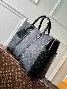 M46451 少見的精品 頂級原單LV 手提包 硬朗風範
