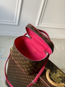 M42265 LV頂級原單化妝包 方形包