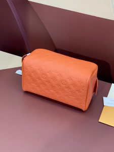M82576壓花橙色 牛皮材質 LVA貨包包