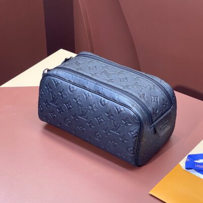 M82576 壓花黑色 牛皮材質 Taurillon LV一比一復刻包包