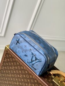 M82337LV原單 Dopp Kit 水滴系列洗漱包 單肩包