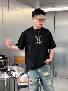 頂級高仿LV 黑色純棉印花短袖T恤 簡約大方