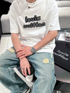 專櫃同步發售 一比一復刻 LV 圓領短袖T恤男女同款 白色