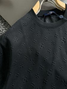 2024新品 獨特設計 圓領短袖純棉T恤 LV高仿衣服