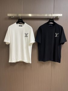 大logo設計 原廠出品 頂級原單高仿衣服 LV圓領短袖T恤 男女同款