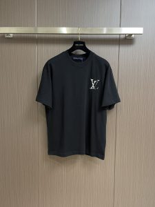大logo設計 原廠出品 頂級原單高仿衣服 LV圓領短袖T恤 男女同款