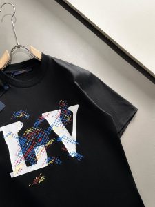精美黑色 獨特印花 2024 LV高仿衣服 原單短袖T恤