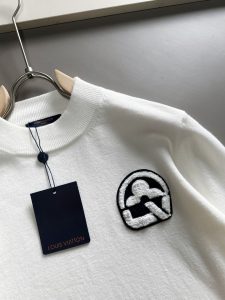 lv高仿精品衣服羊毛混紡高領毛衣