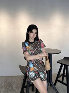 LOUIS VUITTON春夏高仿衣服鬆緊腰短褲 定制米那裡