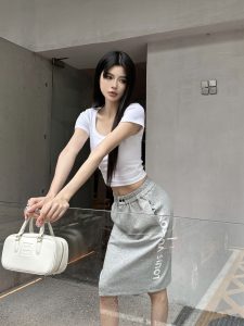 2024新品 專櫃同步LV長半裙 高仿服裝
