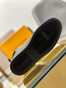 頂級品質一比一復刻LV鞋運動休閒鞋男款 真皮 黑色