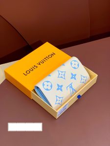 M81049LV精品高仿錢夾錢包小號 19.5x10.5x2.5