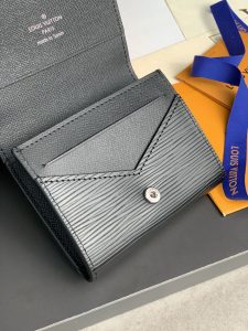 M82589 老花 LV 頂級原單手拿包 Pochette Voyage 系列