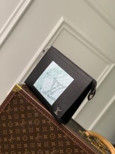 M22763 LV Pochette Voyage 高仿手拿包