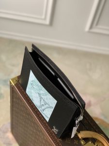 M22763 LV Pochette Voyage 高仿手拿包