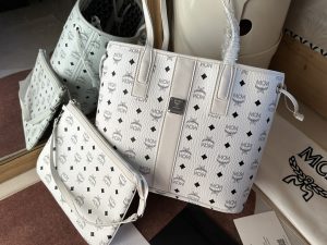 原單一比一MCM包包 VARENNE Liz Visetos雙面購物袋 白色