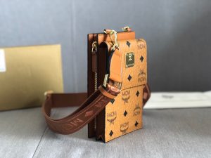 高仿MCM包包錢包 手機斜挎包卡包 棕色
