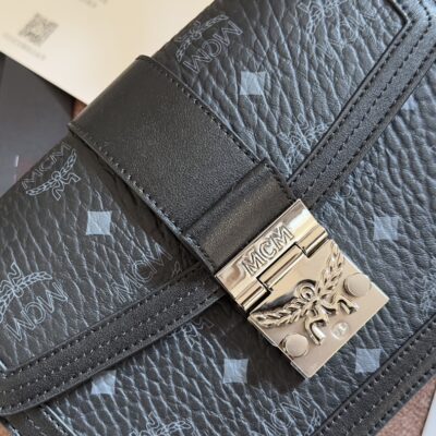 原單複刻MCM包包 2024新品Tracy Visetos肩揹包 黑色