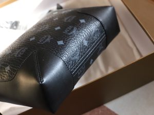 高仿複刻MCM包包 中號Aren Visetos 肩背包 黑色