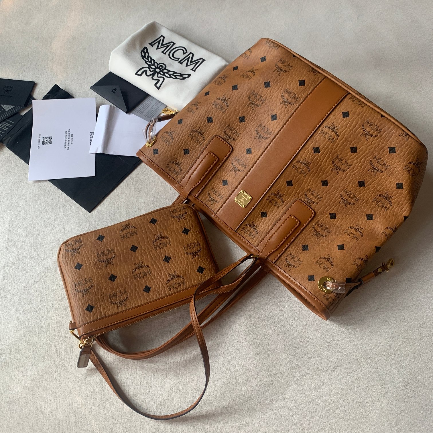 mcm202404261700006.jpg 高仿複刻MCM包包 小號Liz 雙面 Visetos 購物袋 棕色