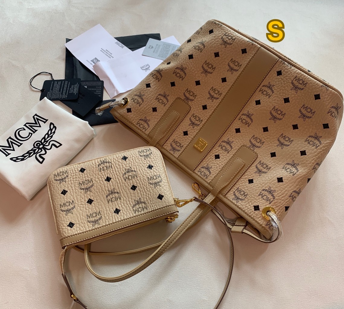 mcm202404261800001.jpg 高仿複刻MCM包包 小號Liz 雙面 Visetos 購物袋 杏色