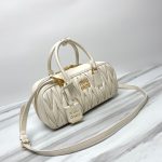 高仿名牌包Miu Miu缪缪 保齡球包包手提包 Arcadie matelassé 绗缝皮革手袋 白色