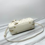 高仿名牌包Miu Miu缪缪 保齡球包包手提包 Arcadie matelassé 绗缝皮革手袋 白色