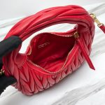 Miu Miu缪缪複刻包包 Wander Matelassé納帕軟皮半月形手袋 紅色