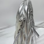 Miu Miu缪缪複刻包包 Wander Matelassé納帕軟皮半月形手袋 銀色