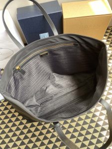1比1高仿普拉達包包 Prada Re-Edition 1978 大號 Re-Nylon 及 Saffiano 皮革手提袋 黑