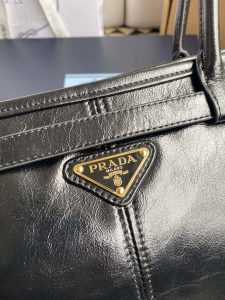 高仿1比1普拉達包包 Soft Lux油臘皮 大號皮革手袋手提袋 黑色