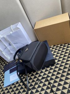 一比一複刻普拉達包包 Prada Duet Re-Nylon 水桶袋 黑色