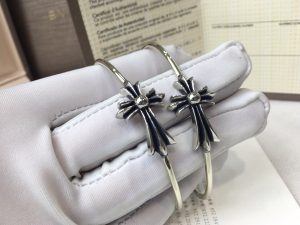 1比1複刻Chrome Hearts克羅心飾品 SKNY BNGL TNY Tiny十字架手鐲