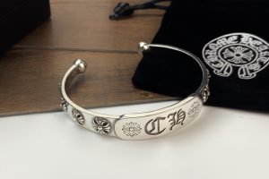 專櫃複刻Chrome Hearts克羅心飾品 軍花十字花開口字母亮銀手鐲