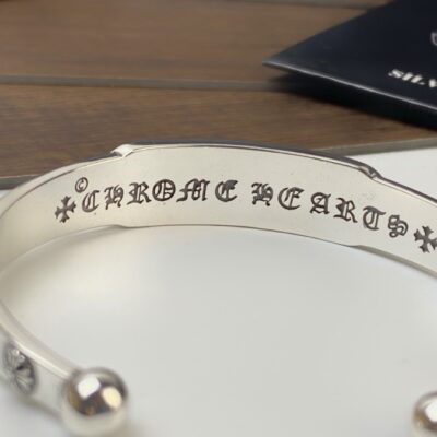 專櫃複刻Chrome Hearts克羅心飾品 軍花十字花開口字母亮銀手鐲