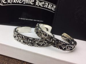 高仿原單Chrome Hearts克羅心飾品 寬版開口復古花紋十字架手鐲