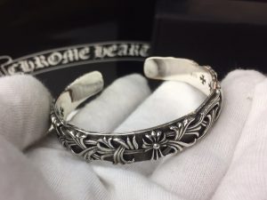 高仿原單Chrome Hearts克羅心飾品 寬版開口復古花紋十字架手鐲