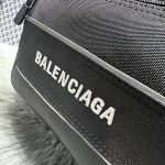 一比一高仿balenciaga巴黎世家包包 Sport 黑色尼龍斜挎揹包
