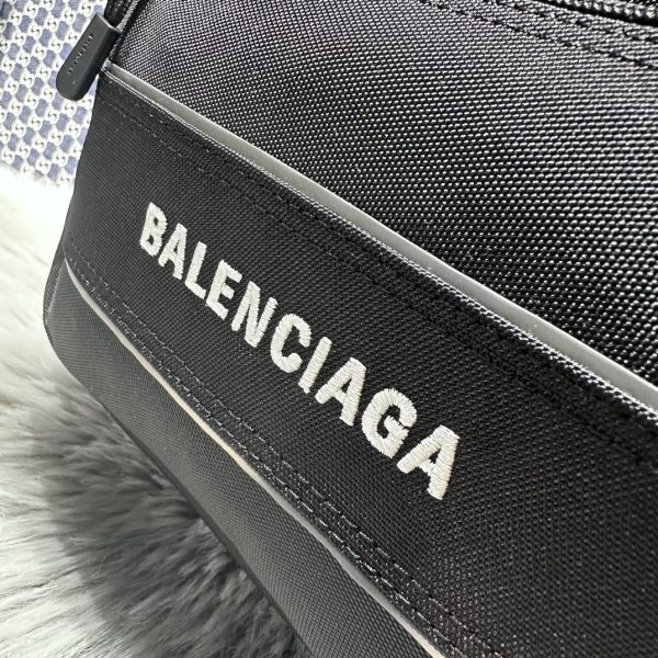 一比一高仿balenciaga巴黎世家包包 Sport 黑色尼龍斜挎揹包